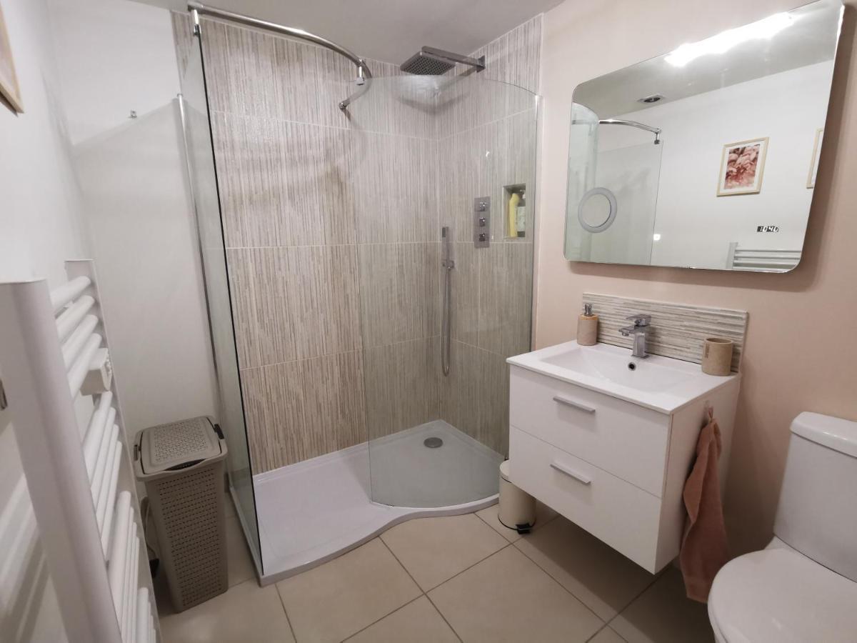 Les Lits De L'Arz Bed & Breakfast Malansac Екстериор снимка