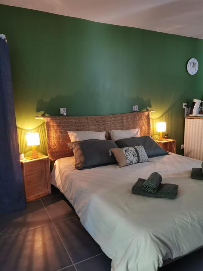 Les Lits De L'Arz Bed & Breakfast Malansac Екстериор снимка