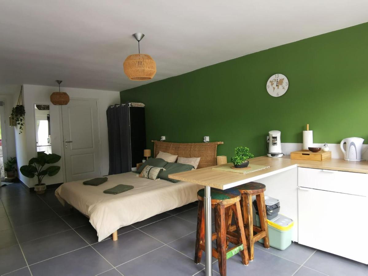 Les Lits De L'Arz Bed & Breakfast Malansac Екстериор снимка