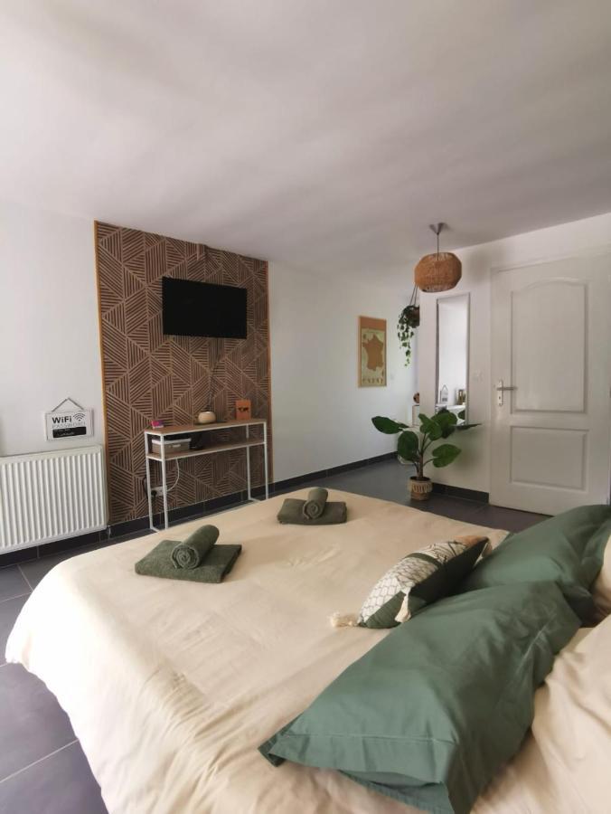 Les Lits De L'Arz Bed & Breakfast Malansac Екстериор снимка